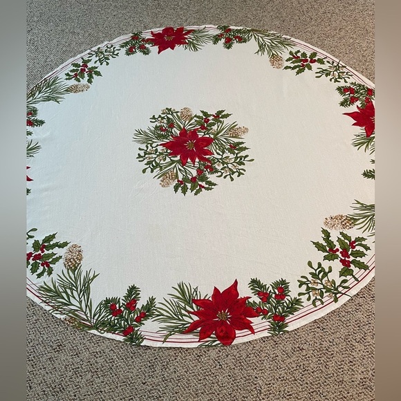 Better Homes & Gardens Christmas 70” Round Floral Tablecloth - Picture 1 of 8
